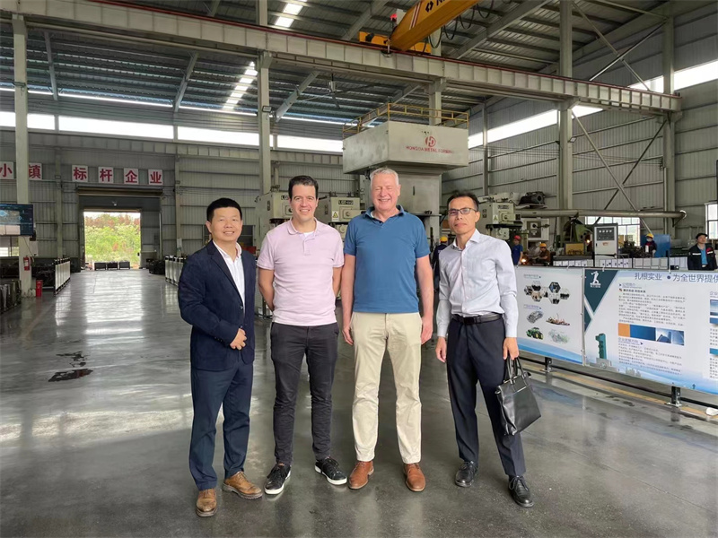 歐洲客戶來訪我司鍛造廠